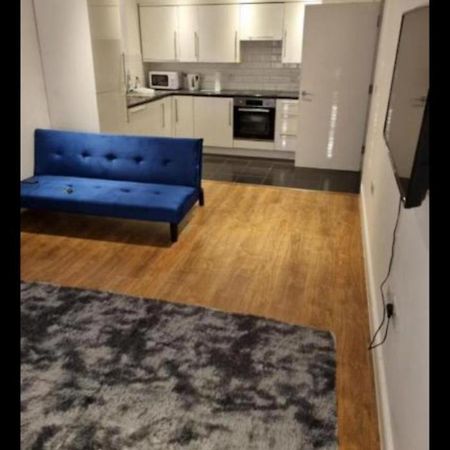 Chi'S Home Dagenham Extérieur photo